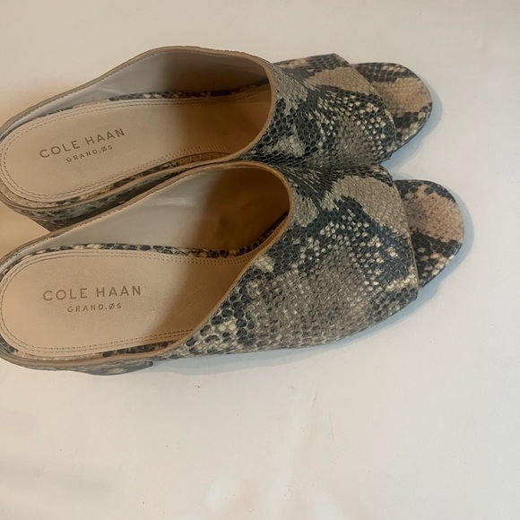 Cole Haan LAREE Open Toe Mule Sz 8 1/2 B Snake Print Mules Shoes Grand 0S - Picture 4 of 10